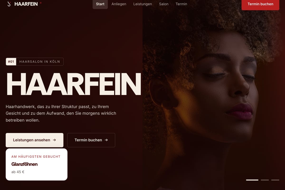 Startseite des Salonkonzepts: großer Schriftzug über einem Porträt im Profil, links unten eine Karte mit der meistgebuchten Behandlung.