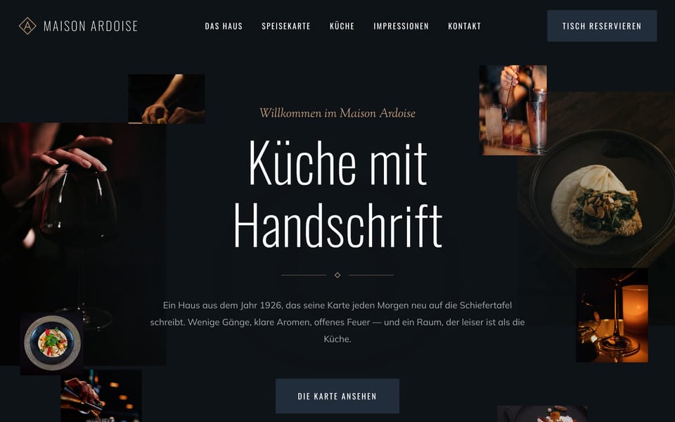 Startseite eines Bistrokonzepts: der Schriftzug „Küche mit Handschrift" in dünner heller Schrift auf fast schwarzem Grund, umgeben von dunklen Speisefotos.
