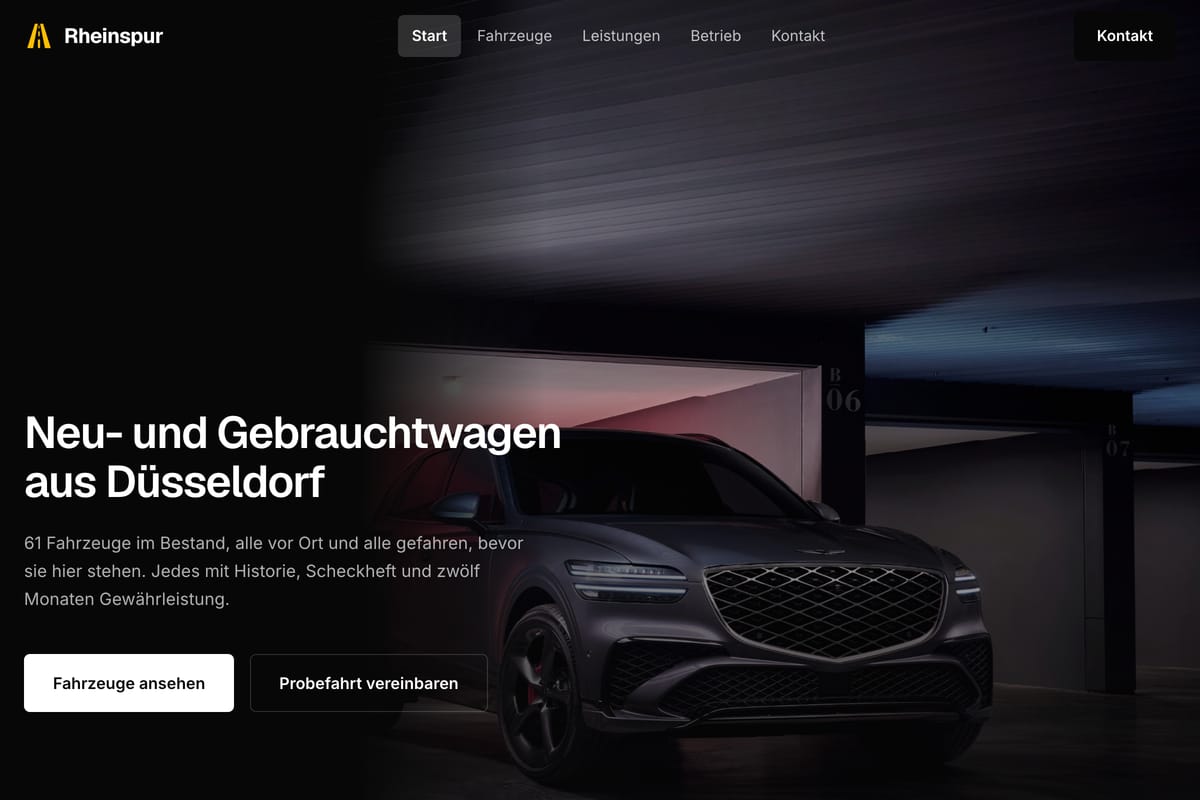Startseite des Autohauskonzepts: eine silberne Limousine im Halbdunkel, daneben der Titel und der Hinweis auf 61 Fahrzeuge vor Ort.